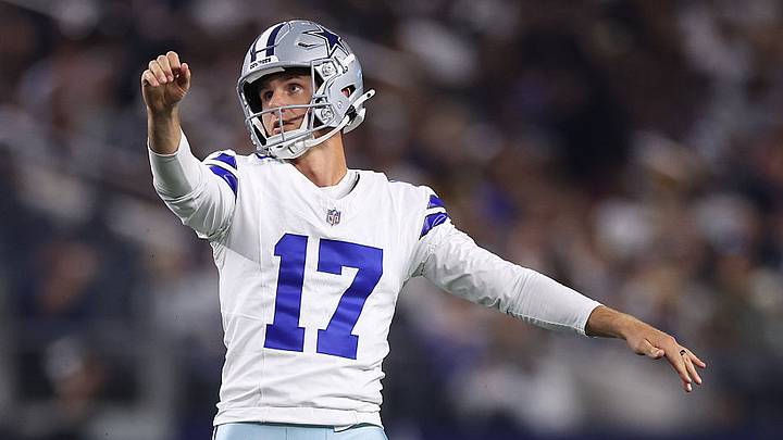 จากสนามฟุตบอลสู่กริดิรอน หกนักเตะที่พิชิต NFL