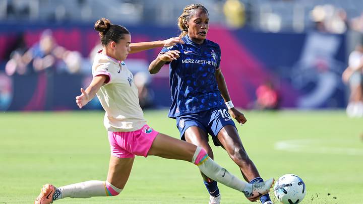 เอเวลิน อิเจห์ ครองสนาม คว้ารางวัล MVP แห่งเดือนของ NWSL จากสปอร์ตส์ อิลลัสเตรเต็ด