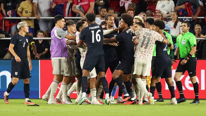 การปะทะอย่างดุเดือดของ USMNT กับชิลีปะทุขึ้นเป็นการวิวาท และโปเชตติโนตื่นเต้นยิ่งกว่าใคร