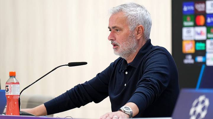 มูรินโญ่ปล่อยความเป็นนักแสดงในตัวออกมาพร้อมการแถลงข่าวระดับมาสเตอร์คลาสก่อนเกมเอล กลาซิโก